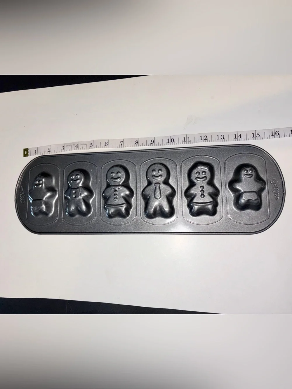 Wilton Gingerbread Man Family Cookie Pan Mold 6 Cavity NonStick Christmas Baking